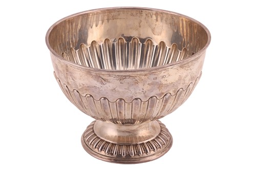 Lot 382 - A silver punch bowl, by Searle & Co (Walter...