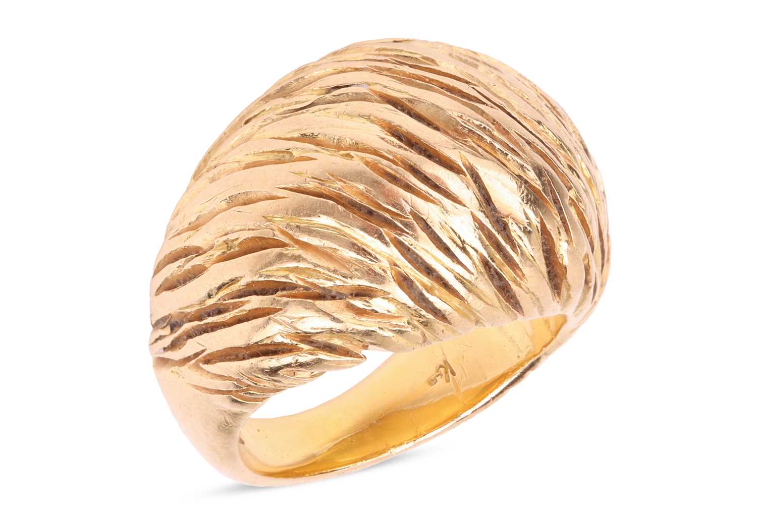 Lot 106 - Kutchinsky - A textured bombe ring in 18ct...