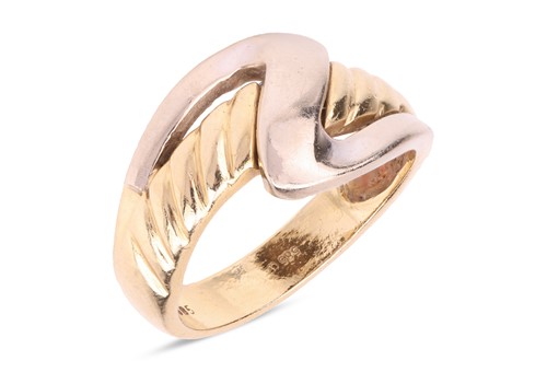 Lot 117 - A dress ring, of bi-coloured and reeded design,...
