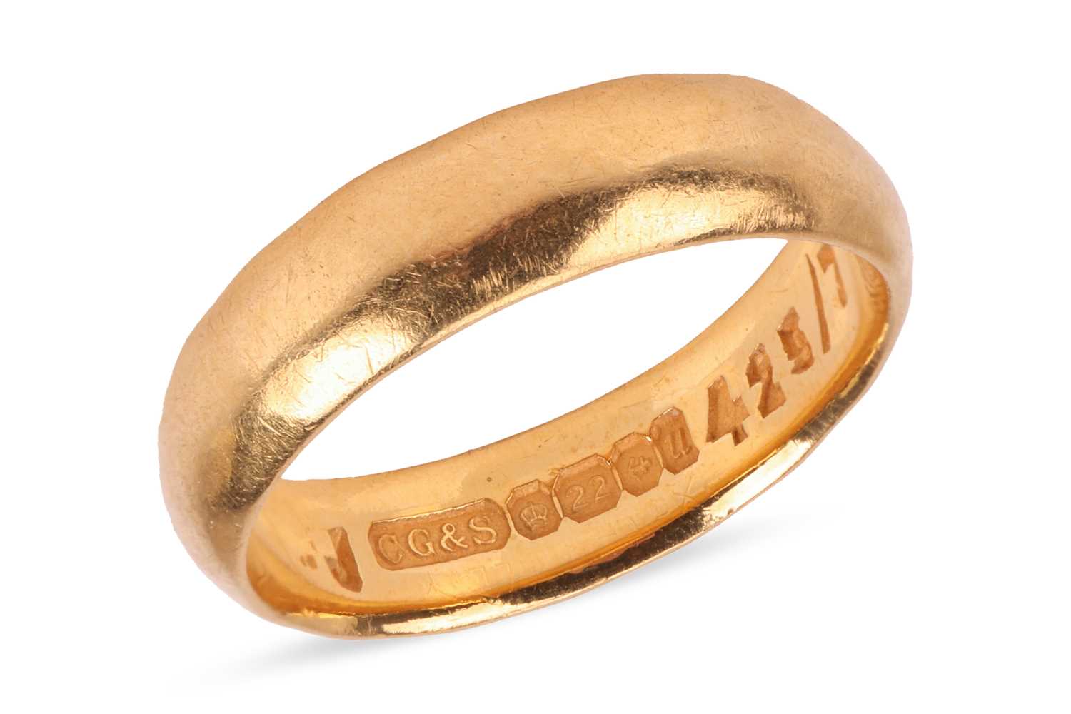Lot 37 - A wedding band in 22ct gold, in polished...
