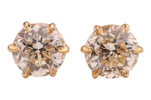 Lot 293 - A pair of diamond stud earrings, with a total...