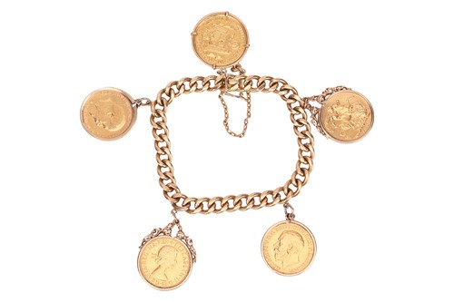 Lot 128 - A sovereign bracelet, featuring a 1903 Edward...