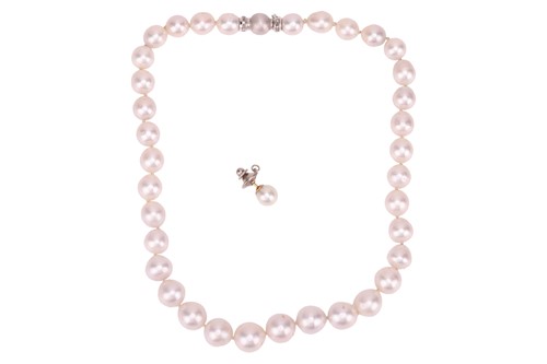 Lot 250 - A single-strand South Sea cultured pearl and...