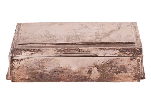 Lot 396 - An Art Deco silver cigar box, by Walker & Hall,...