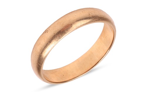 Lot 22 - A plain wedding band, consisting of a polished...