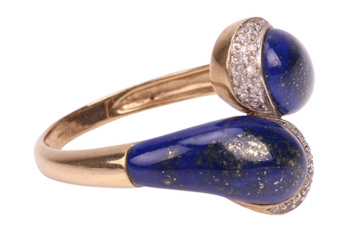 Lot 33 - A lapis lazuli crossover ring in 9ct gold, the...