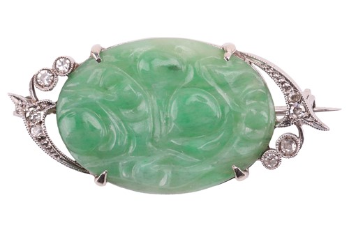 Lot 94 - A Late Art Deco carved jadeite and diamond...