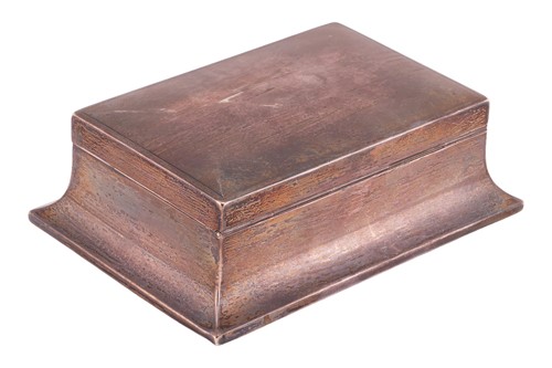 Lot 308 - An Art Deco silver table cigar box, by Walker...