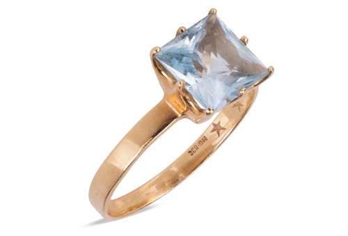 Lot 134 - A blue topaz single-stone ring, the four-claw...