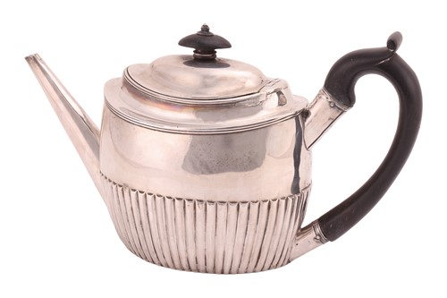 Lot 333 - A George III silver teapot, London 1797 by...
