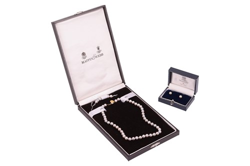 Lot 167 - A single-strand cultured pearl necklace and...