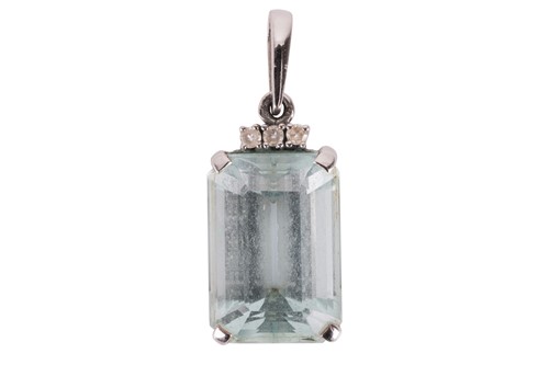 Lot 126 - An aquamarine and diamond pendant, the...