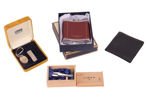 Lot 183 - A group lot to include a drink flask by...