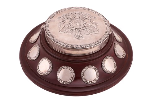 Lot 345 - A George IV silver seal box, London 1827 by...
