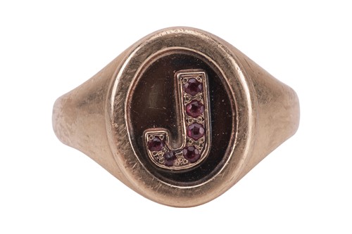 Lot 87 - A ruby-set signet ring in 9ct gold, the oval...