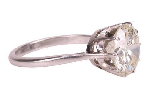 Lot 205 - A round brilliant-cut diamond solitaire ring,...