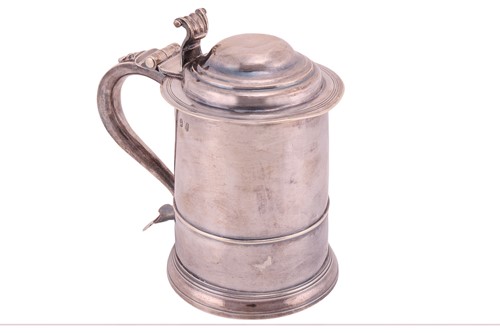 Lot 310 - A Queen Anne silver lidded tankard, London...