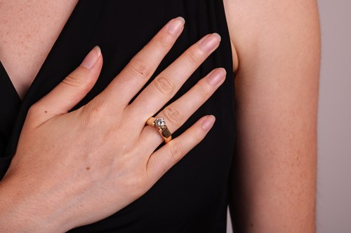 Lot 96 - A diamond solitaire ring, featuring a central...