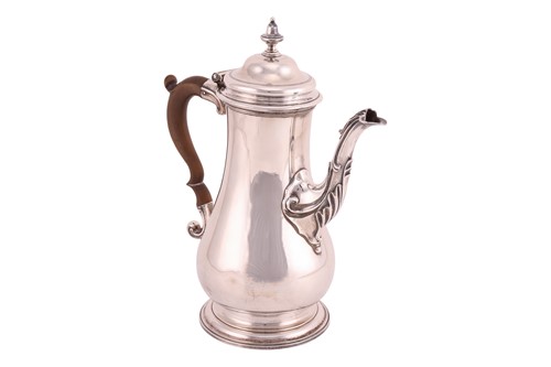 Lot 321 - A George III silver coffee pot, by John Swift,...
