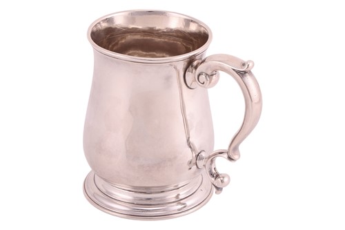 Lot 319 - A George III silver mug, by John Payne, London...