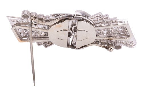 Lot 61 - An Art Deco diamond double clip brooch, set...