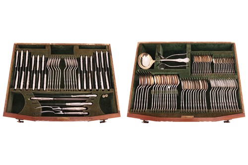 Lot 369 - A cased silver canteen for twelve,...