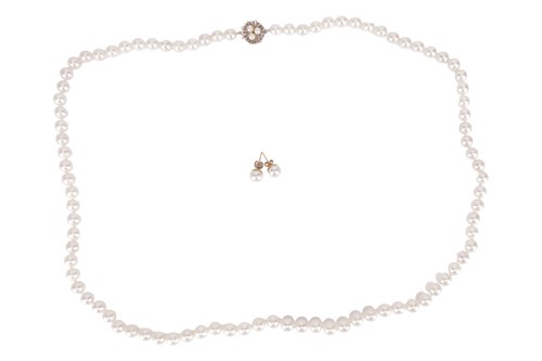 Lot 99 - A cultured pearl necklace and pair of stud...