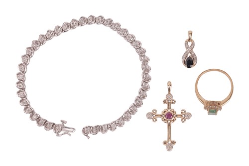 Lot 154 - A group lot of jewellery items comprising an...