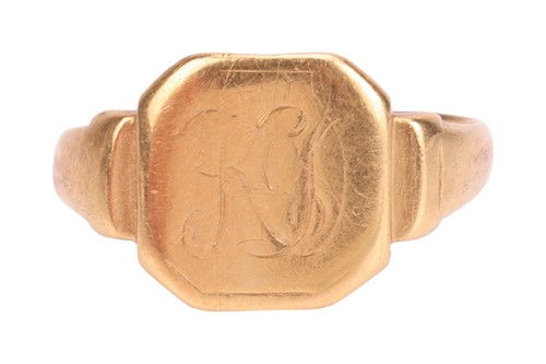 Lot 98 - An 18ct gold signet ring, with rubbed...