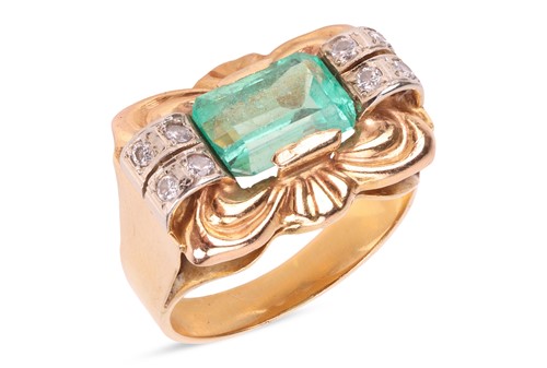 Lot 75 - An emerald and diamond ring, circa 1940s,...