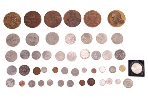 Lot 208 - A collection of various coins to include...