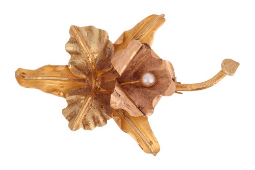 Lot 68 - A floral brooch, modelled as a realistic...