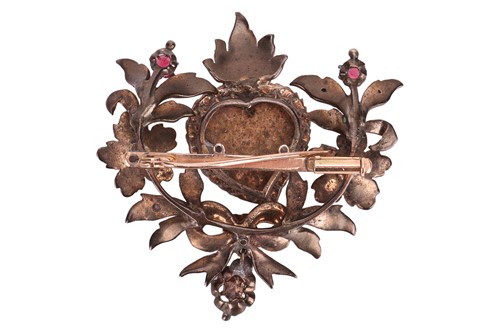 Lot 85 - A diamond-set sweetheart brooch, with central...