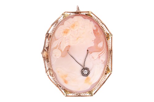 Lot 135 - A cameo brooch, featuring the bust of a lady...