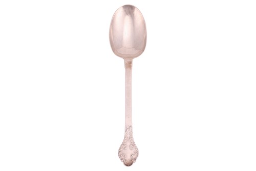 Lot 279 - A Charles II trefid lace back, rattail spoon,...
