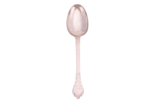 Lot 288 - A William and Mary, lace back rat tail spoon,...