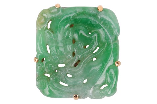 Lot 103 - An Art Deco carved jade dress clip, the...