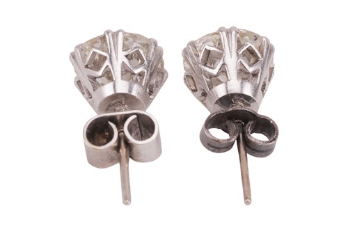 Lot 60 - A pair of diamond stud earrings, each set with...