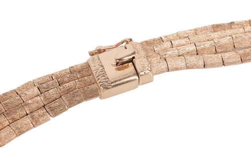 Lot 168 - A textured necklace, comprising four rows of...