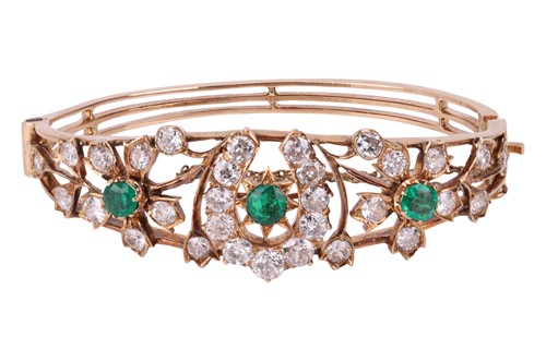 Lot 41 - A Victorian emerald and diamond bangle, with a...