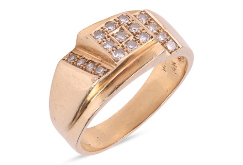 Lot 39 - A diamond set dress ring, of geometric design,...