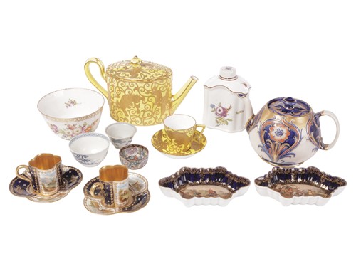 Lot 56 - A group of assorted decorative ceramics,...