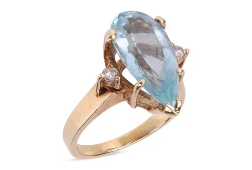 Lot 161 - An aquamarine and diamond dress ring, claw-set...