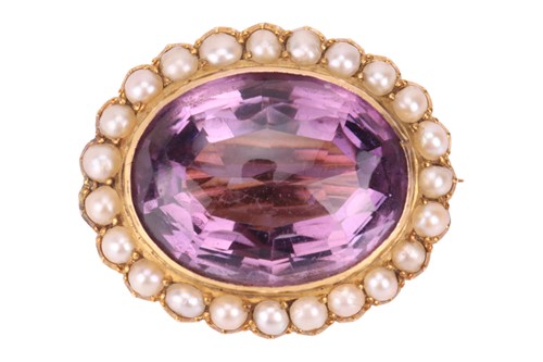 Lot 31 - An Edwardian amethyst and seed pearl brooch,...