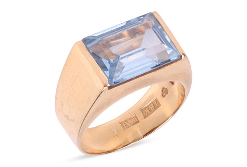 Lot 144 - A synthetic spinel dress ring, set with a...