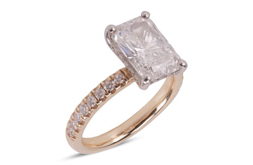 Lot 156 - A labotarory-grown diamond ring, featuring a...