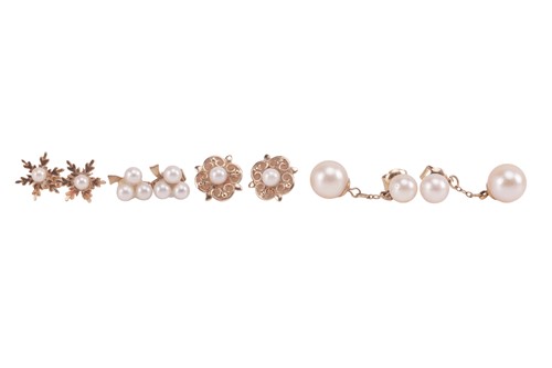 Lot 109 - Four pairs of pearl earrings, all comprising...