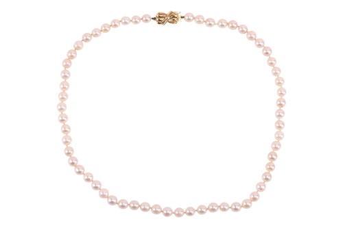 Lot 58 - A cultured pearl necklace, comprising a single...