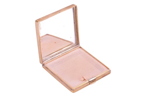 Lot 197 - A powder compact in 9ct gold, of square form,...