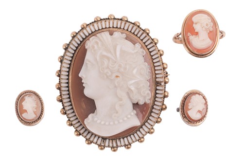 Lot 15 - A Victorian carved hardstone cameo, depicting...